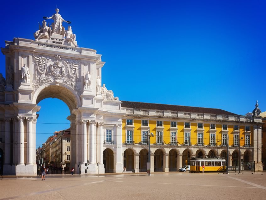 Rua Augusta Arch in Lisbon.jpg Rua Augusta Arch in Lisbon.jpg